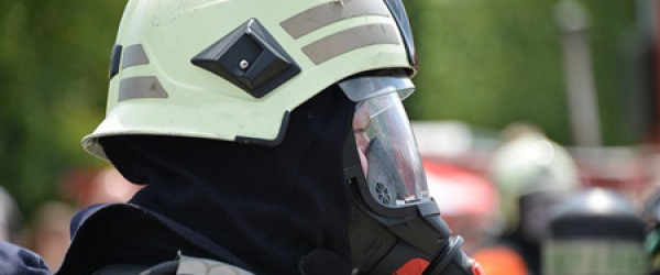 Feuerwehrmann mit Atemschutz (Quelle: pixabay.com)