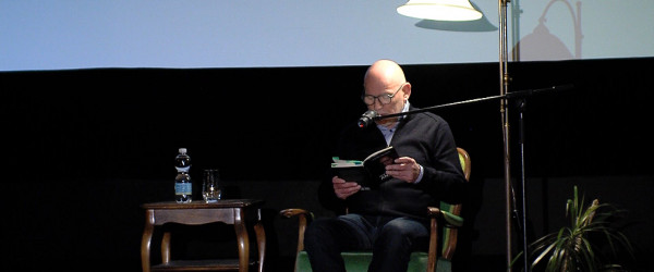 Winfried Hermann liest auf der B&uuml;hne (Quelle: RIK)