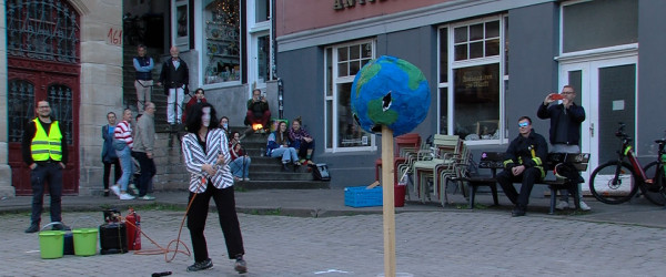 Katherina Reiche-Darstellerin auf dem T&uuml;binger Marktplatz (Quelle: RIK)