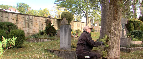 Pflegeeinsatz auf dem Stadtfriedhof T&uuml;bingen (Quelle: RIK)